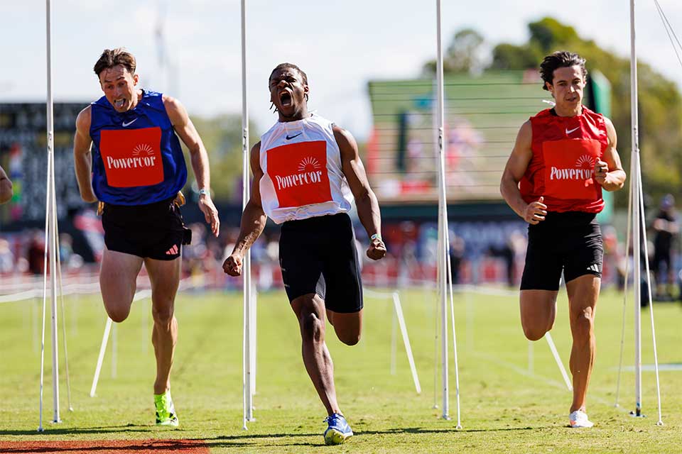 Men&rsquo;s Gift winner Olufemi Komolafe crossing the finish line.