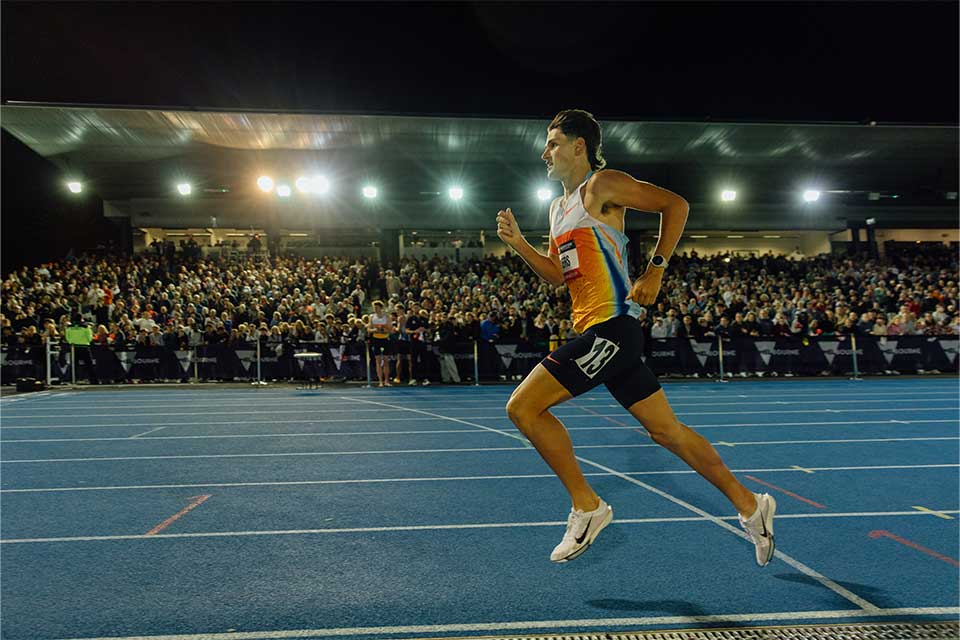 Cameron Myers breaks the 1500m record 