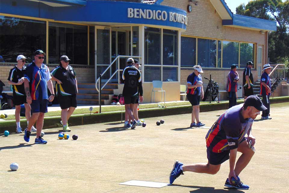 Players bowling in front of the current Bendigo Bowls Club.