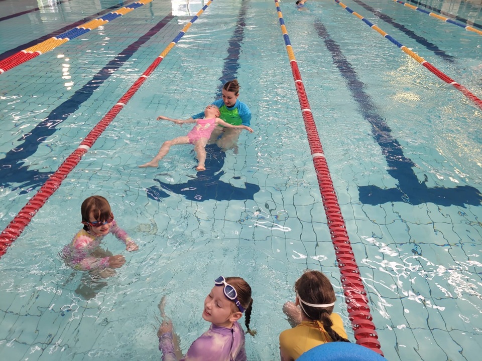 Kids at a VICSWIM class