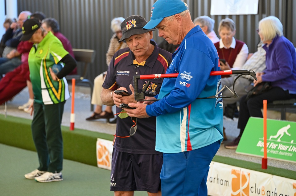 Bowls Victoria volunteers adjudicating 