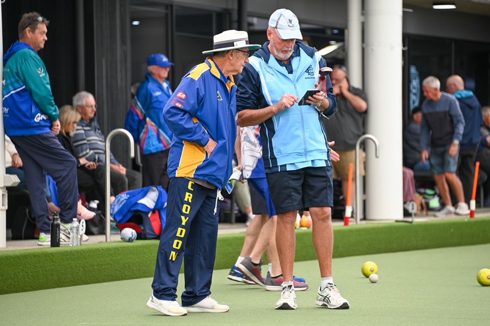 Bowls Victoria volunteers adjudicating 